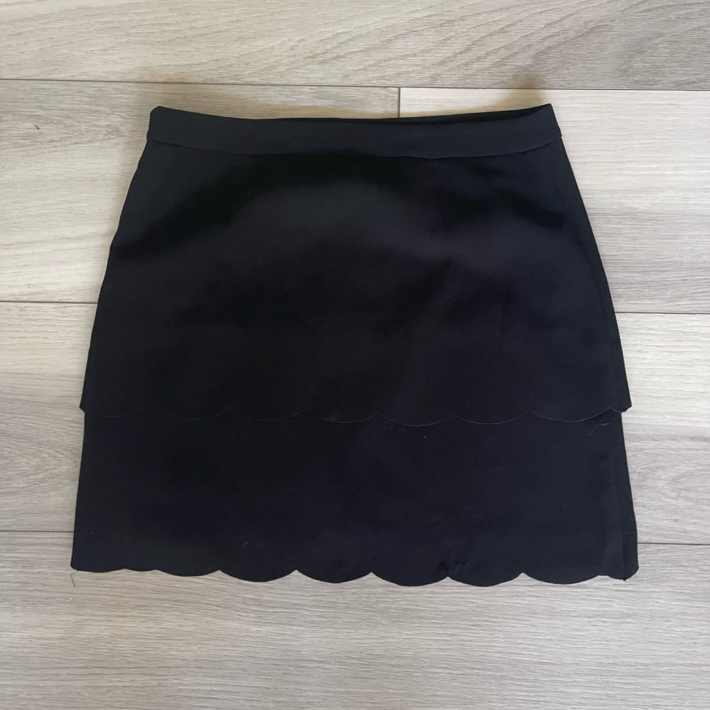 Ann Taylor Loft black chiffon skirt. Scalloped edging sz 6